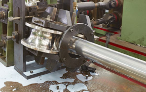 金管道乐虎网站水管匠心生产 · 精工制造